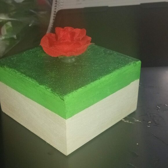 Handmade Faux Rose Mothers Day Trinket and Jewelry Box - Picture 5 of 6